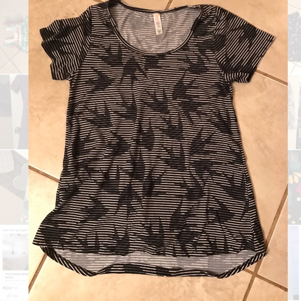 LuLaRoe Classic Tee XS extra small
